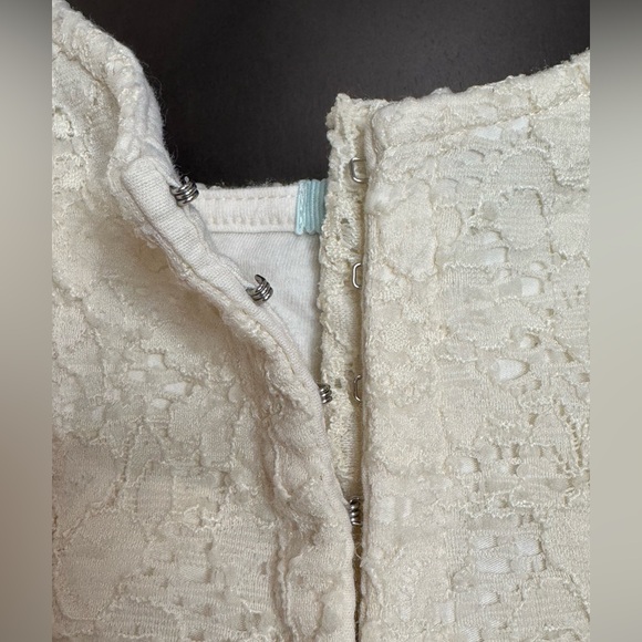 KIMCHI BLUE Lace Cream Crop Top - Picture 2 of 7